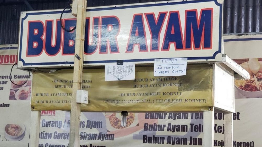 Potret informasi pengumuman tutup toko ini absurd banget dan bikin mikir keras